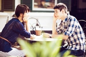 Con trai khi yêu thích rủ bạn gái đi ăn uống