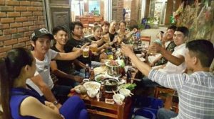Con trai thích mời bạn gái gặp gỡ bạn bè của mình