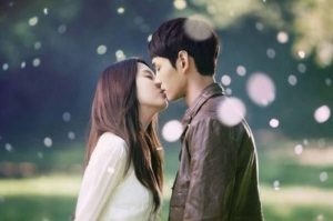Con trai khi yêu thích làm gì với người yêu - Hôn