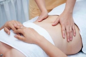 Massage giảm đau bụng kinh