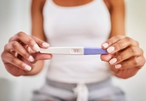 Que thử thai 2 vạch- dấu hiệu chắc chắn của phụ nữ mang thai