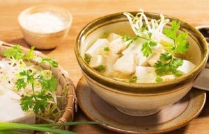 Canh giá đỗ và đậu hũ hạ nhiệt, chữa yếu sinh lý nam