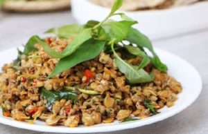 Hến xào lá lốt