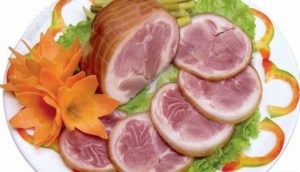 Thịt nguội, thịt xông khói – thức ăn người huyết áp cao nên kiêng